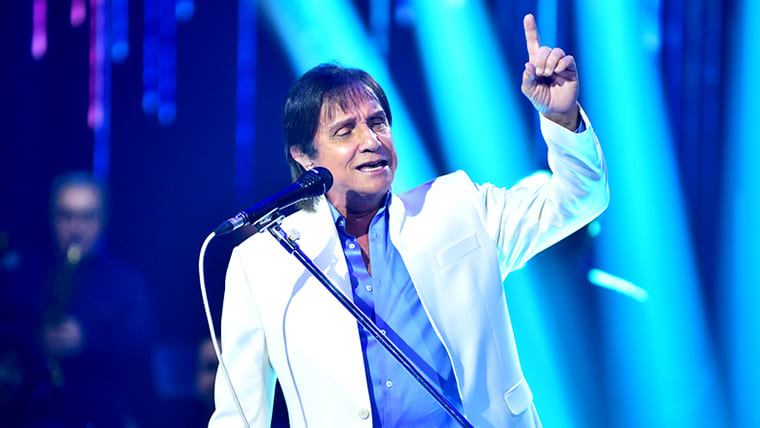 Cantor Roberto Carlos cuidando da Voz